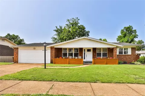 10580 Copperfield Dr, Saint Louis, MO 63123