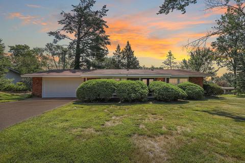 1600 Pepperwood Dr, Saint Louis, MO 63146