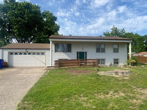 6 Calumet Dr, Saint Peters, MO 63376