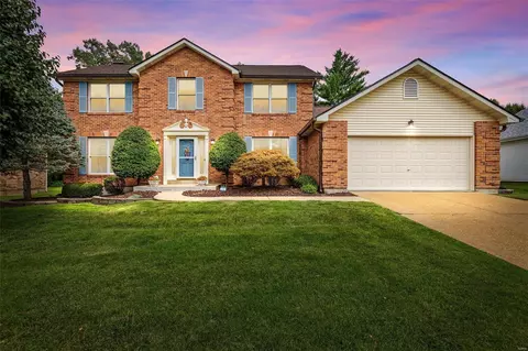 18 Harvest Wind Ct, Saint Louis, MO 63128
