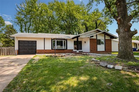 3240 Brookshire Dr, Florissant, MO 63033