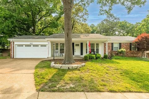 2027 Barnhill Ct, Saint Louis, MO 63146