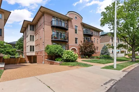 40 Brighton Way #1S, Clayton, MO 63105