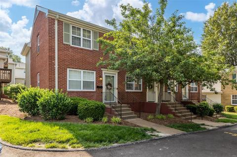 9138 Eager Rd, Saint Louis, MO 63144