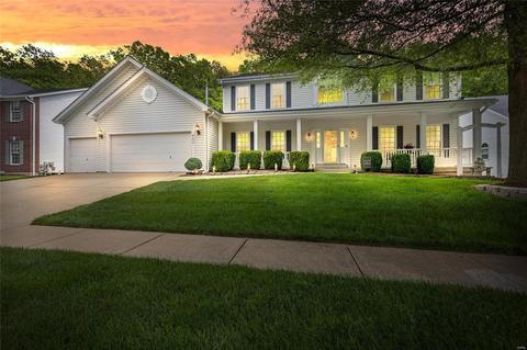 942 Castle Pines Dr, Ballwin, MO 63021
