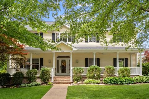 1051 Couch Ave, Kirkwood, MO 63122