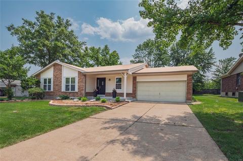 5116 Bryncastle Pl, Saint Louis, MO 63128