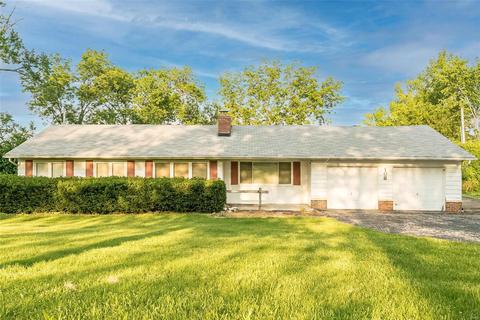 108 Maple Ln, Ballwin, MO 63011