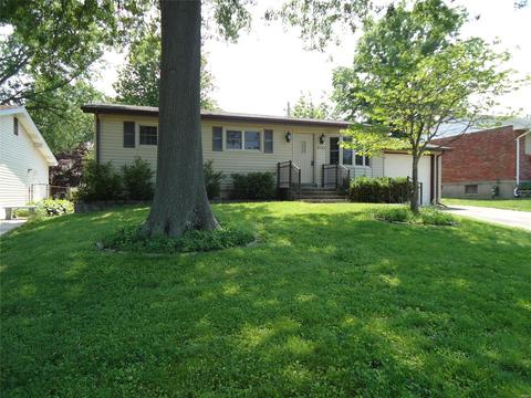 4122 Malus Dr, Saint Louis, MO 63125