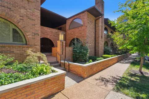 166 N Brentwood Blvd, Clayton, MO 63105