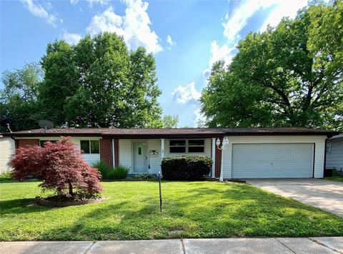 1490 Flamingo Dr, Florissant, MO 63031