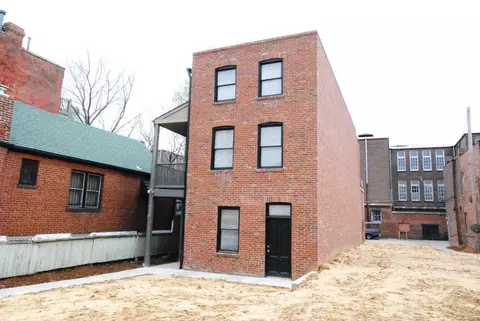 814 Russell Blvd, Saint Louis, MO 63104