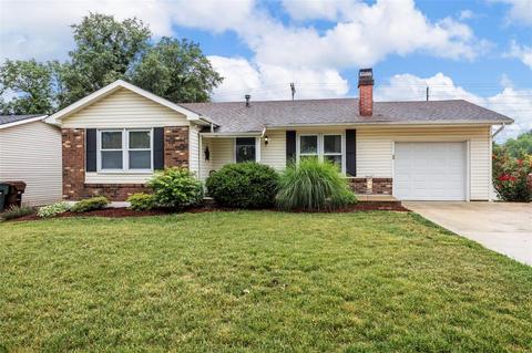 104 Bentwood Ln, Saint Peters, MO 63376