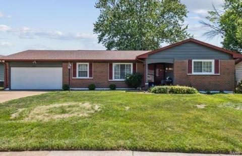 2550 Woodsage Dr, Florissant, MO 63033