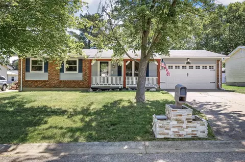 1118 Medford Dr, Saint Charles, MO 63303