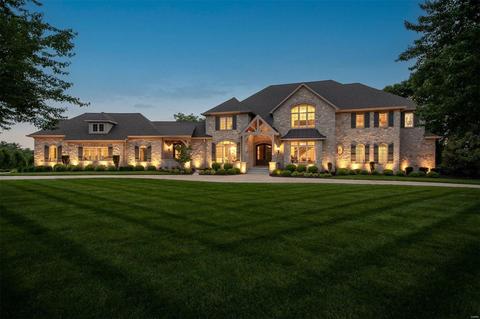 129 Chippenham Ln, Chesterfield, MO 63005