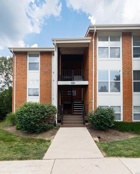 1937 Greenpoint Dr #203, Kirkwood, MO 63122