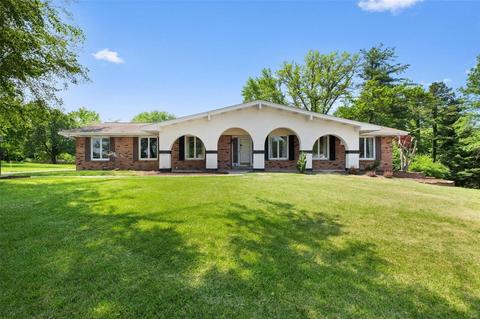 5 Woodcliff Acres Ct, Saint Charles, MO 63303