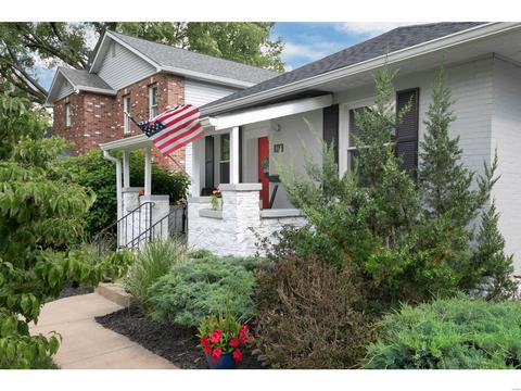 864 Atalanta Ave, Webster Groves, MO 63119