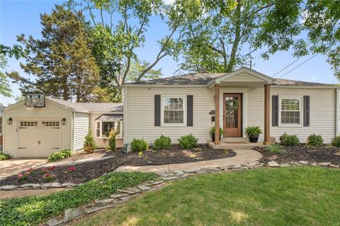 822 Glendower Dr, Kirkwood, MO 63122