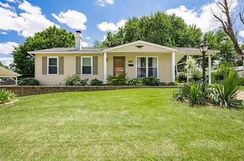 1570 Ville Gloria Ln, Hazelwood, MO 63042
