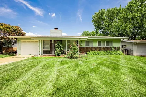 440 Allen Dr, Florissant, MO 63033