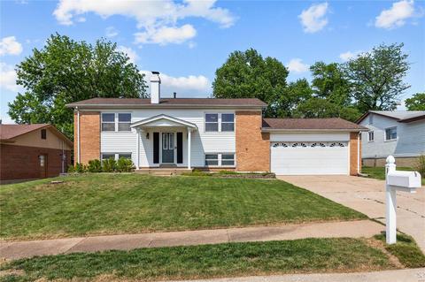 3280 Gwengreen Dr, Bridgeton, MO 63044