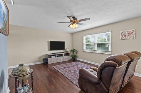 3280 Gwengreen Dr, Bridgeton, MO 63044 photo 3