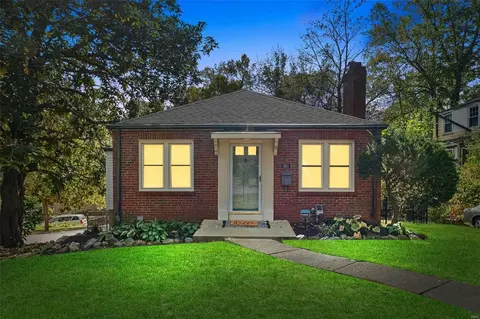 880 Greeley Ave, Webster Groves, MO 63119