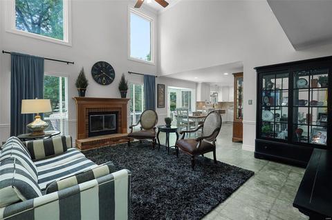 232 Oakbriar Farm Dr, Ballwin, MO 63021 photo 2