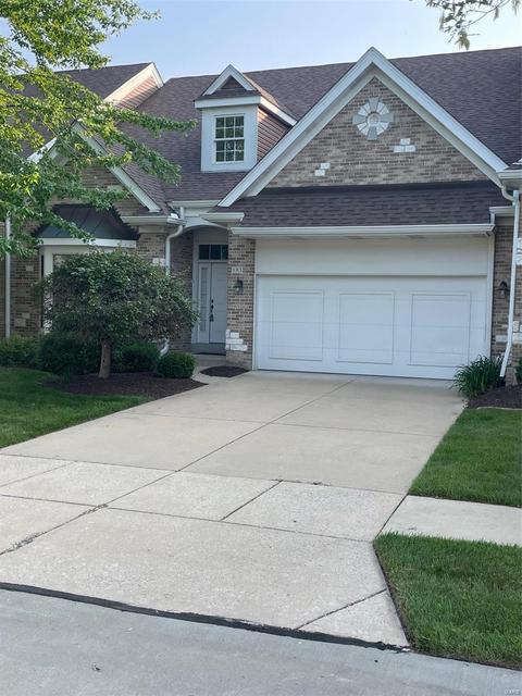 985 Chesterfield Villas Cir, Chesterfield, MO 63017