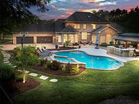 13541 Weston Park Dr, Saint Louis, MO 63131