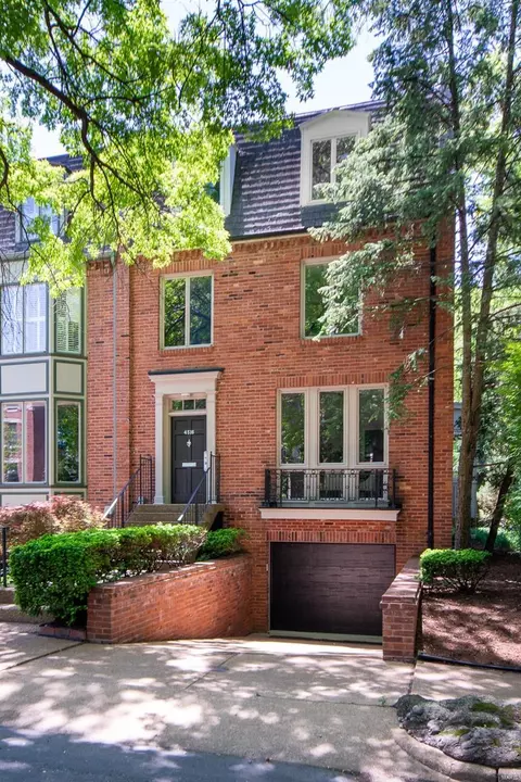 4516 Pershing Pl, Saint Louis, MO 63108