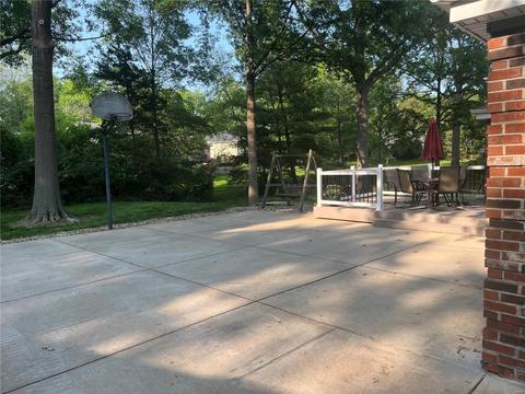 704 Inglestone Ct, Ballwin, MO 63021 photo 4