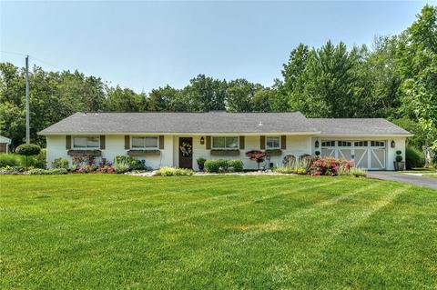 12410 Matthews Ln, Sunset Hills, MO 63127
