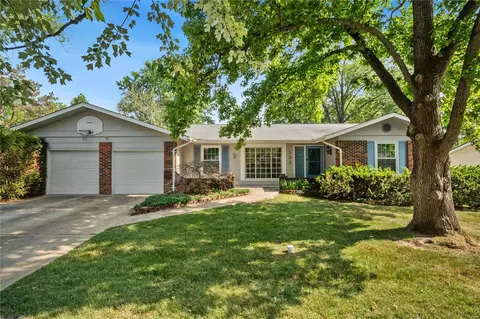 332 Sorrento Dr, Ballwin, MO 63021