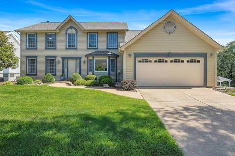 925 Oakgrove Park Ct, Ellisville, MO 63021