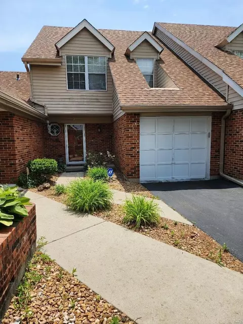 3604 Candlewyck Club Dr #E, Florissant, MO 63034