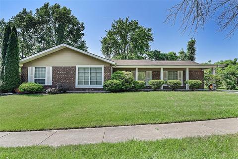 1848 Vista Ridge Ln, Saint Louis, MO 63138