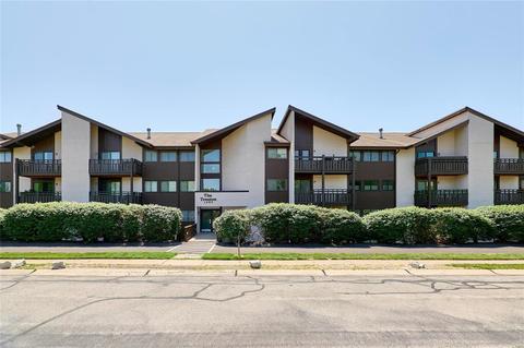 1465 Heritage Lndg #402, Saint Charles, MO 63303