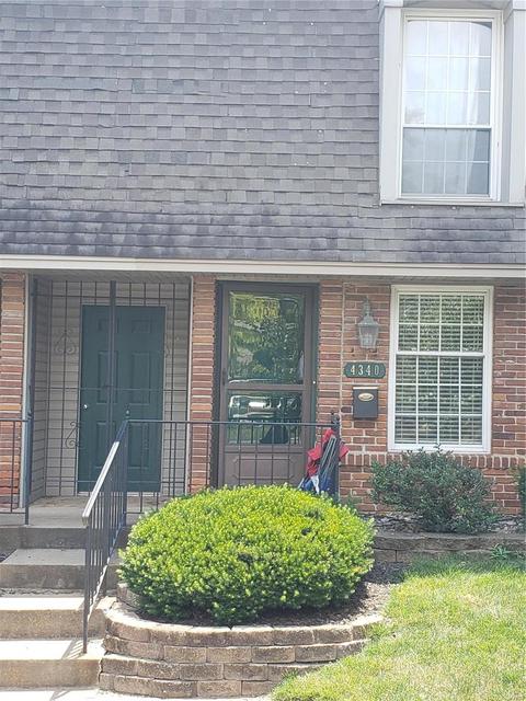4340 Chateau De Vl, Saint Louis, MO 63129