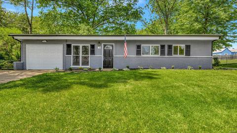 18 W Meadow Ln, Ellisville, MO 63021