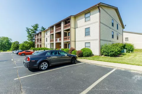 1466 Summergate Pkwy #M, St Peters, MO 63303