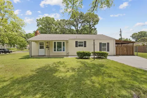 8520 Palmetto Dr, Saint Louis, MO 63123