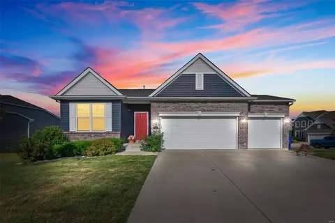 371 Cottage Grove Dr, Wentzville, MO 63385