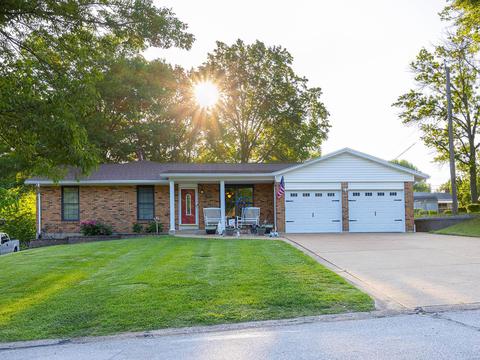 6915 Shady Lawn Dr, Oakville, MO 63129