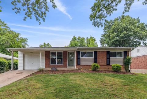 555 W Essex Ave, Kirkwood, MO 63122