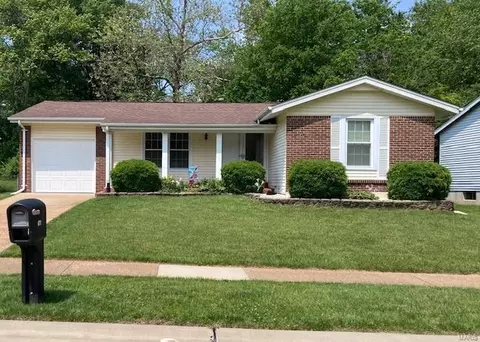 671 Greenbrae Ct, Fenton, MO 63026