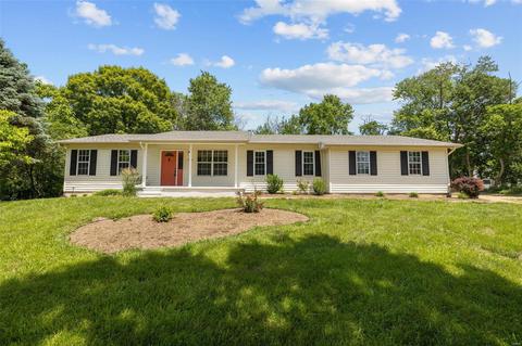 5458 Milburn Rd, Oakville, MO 63129
