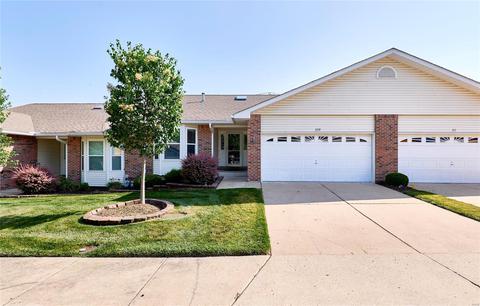 209 Southern Oaks Dr #14B, Saint Charles, MO 63303